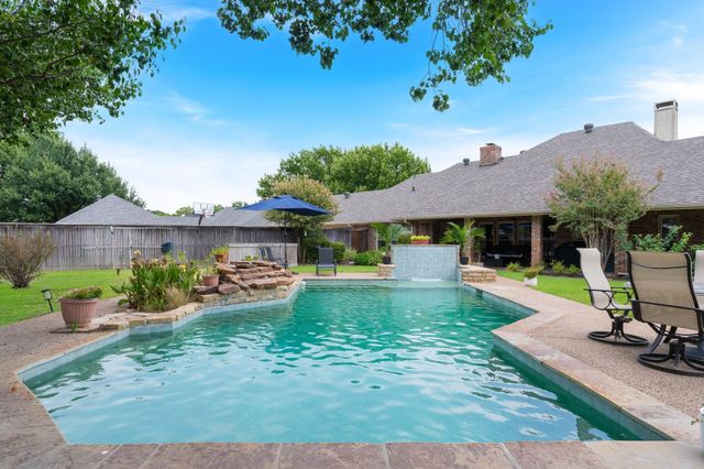 221 Manor Way, Sunnyvale, TX 75182