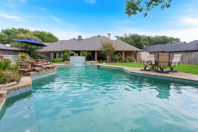 221 Manor Way, Sunnyvale, TX 75182