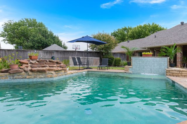 221 Manor Way, Sunnyvale, TX 75182