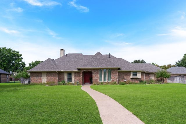 221 Manor Way, Sunnyvale, TX 75182