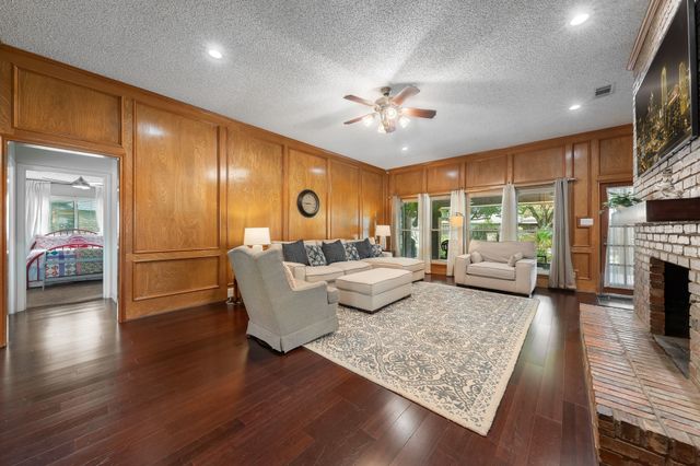 221 Manor Way, Sunnyvale, TX 75182
