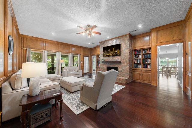 221 Manor Way, Sunnyvale, TX 75182