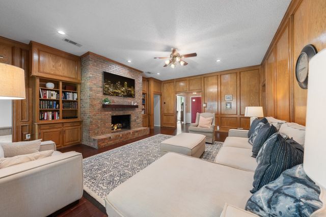221 Manor Way, Sunnyvale, TX 75182