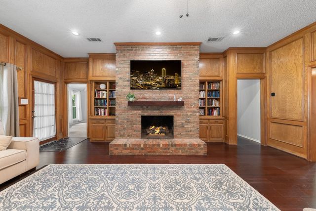221 Manor Way, Sunnyvale, TX 75182