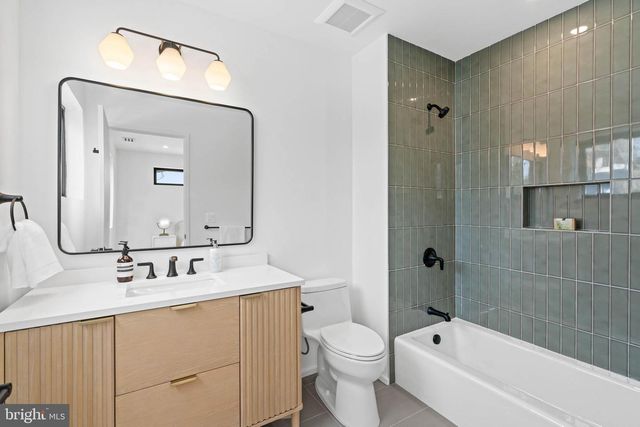 5244 WATSON ST NW, Washington, DC 20016