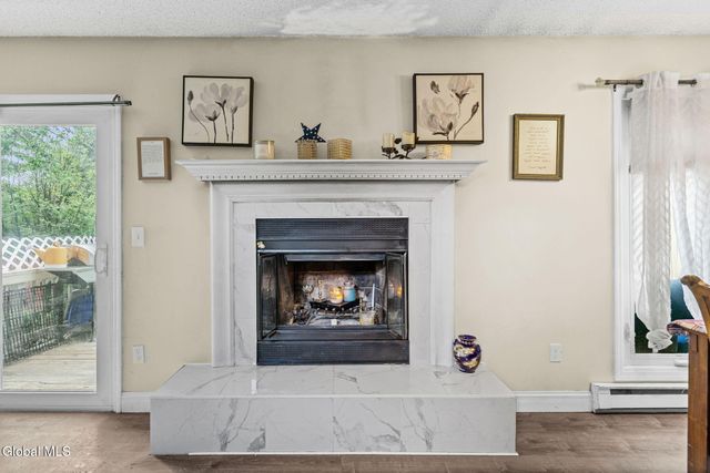 7 Crowsnest Court, Halfmoon, NY 12188