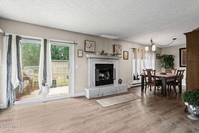 7 Crowsnest Court, Halfmoon, NY 12188