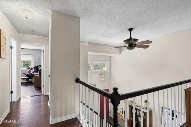 7 Crowsnest Court, Halfmoon, NY 12188