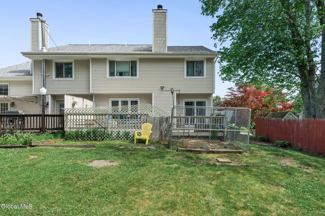 7 Crowsnest Court, Halfmoon, NY 12188