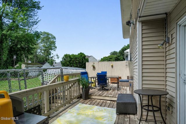 7 Crowsnest Court, Halfmoon, NY 12188
