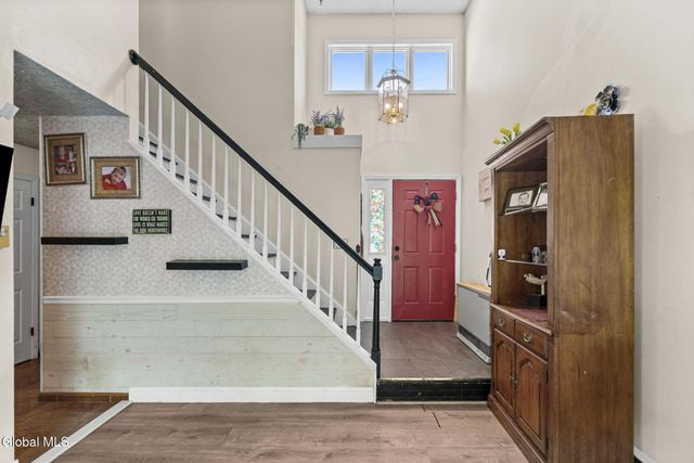 7 Crowsnest Court, Halfmoon, NY 12188