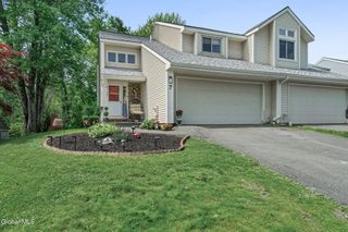 7 Crowsnest Court, Halfmoon, NY 12188