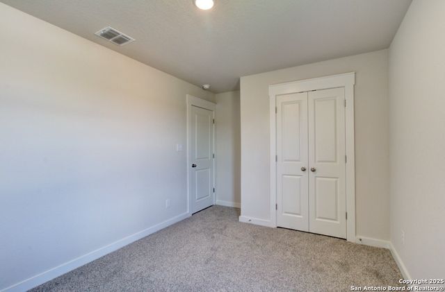 2422 White Daisy Hill, Converse, TX 78109