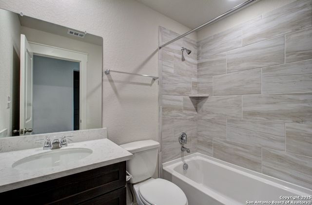 2422 White Daisy Hill, Converse, TX 78109