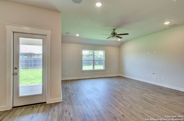 2422 White Daisy Hill, Converse, TX 78109