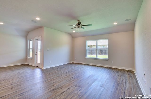 2422 White Daisy Hill, Converse, TX 78109