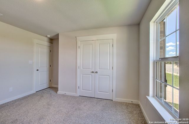 2422 White Daisy Hill, Converse, TX 78109