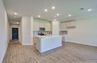 2422 White Daisy Hill, Converse, TX 78109