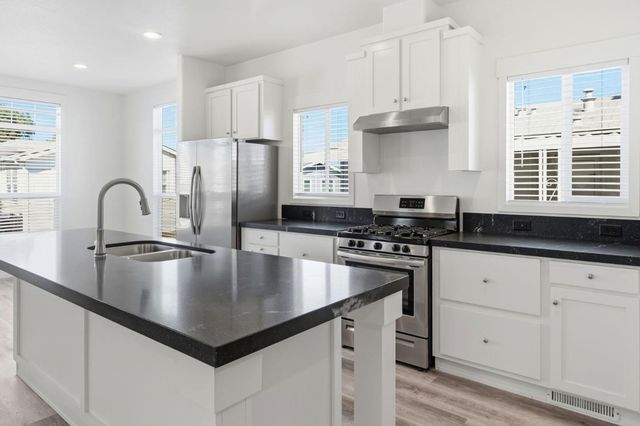 500 W 10th Street 140, Gilroy, CA 95020