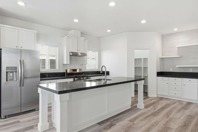 500 W 10th Street 140, Gilroy, CA 95020