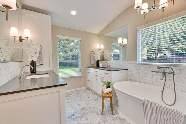 2905 Greenlawn PKWY, Austin, TX 78757