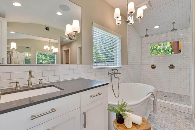 2905 Greenlawn PKWY, Austin, TX 78757