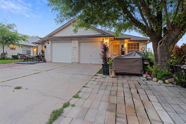 1000 CHRISTOPHER DR B, Round Rock, TX 78681