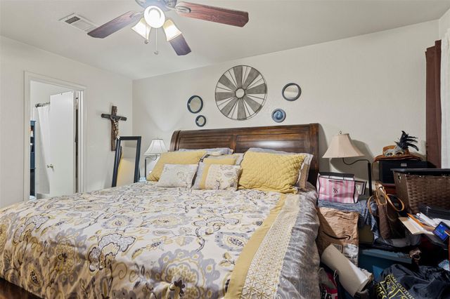 1000 CHRISTOPHER DR B, Round Rock, TX 78681