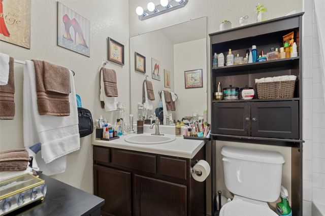 1000 CHRISTOPHER DR B, Round Rock, TX 78681
