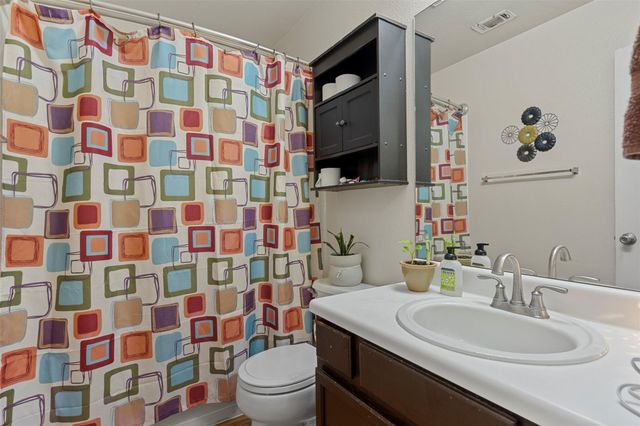 1000 CHRISTOPHER DR B, Round Rock, TX 78681