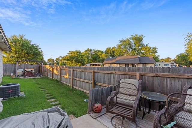1000 CHRISTOPHER DR B, Round Rock, TX 78681