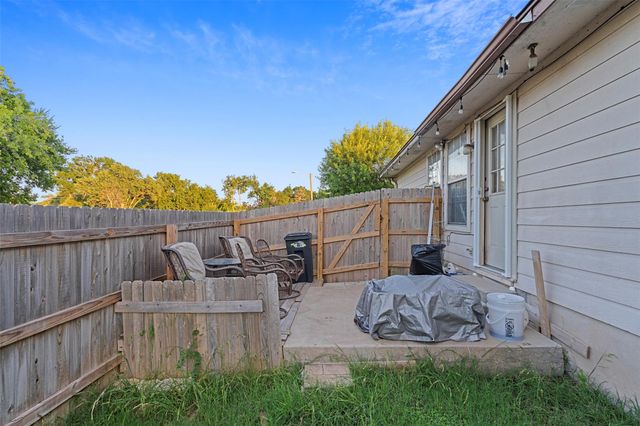 1000 CHRISTOPHER DR B, Round Rock, TX 78681