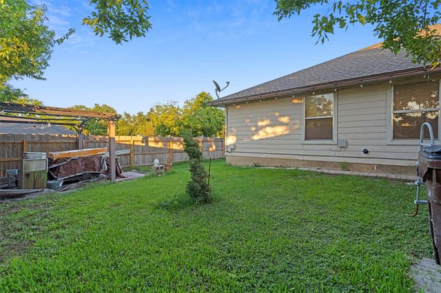 1000 CHRISTOPHER DR B, Round Rock, TX 78681