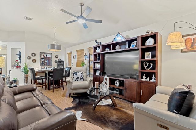 1000 CHRISTOPHER DR B, Round Rock, TX 78681