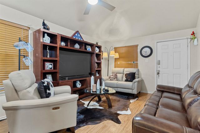 1000 CHRISTOPHER DR B, Round Rock, TX 78681