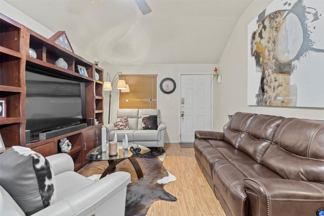 1000 CHRISTOPHER DR B, Round Rock, TX 78681