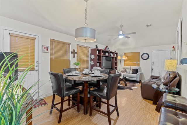 1000 CHRISTOPHER DR B, Round Rock, TX 78681