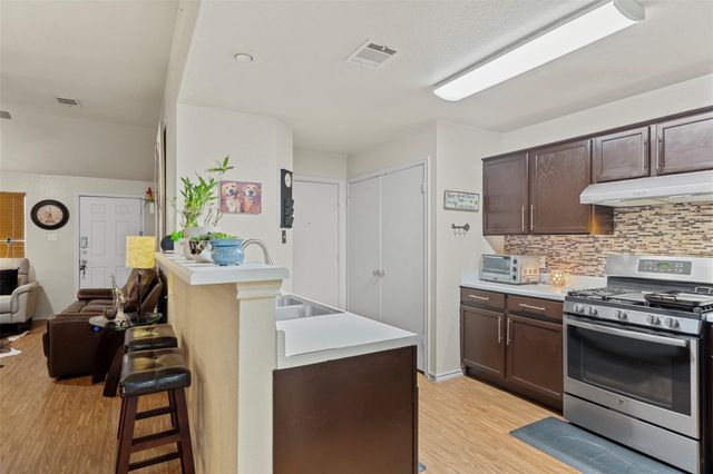 1000 CHRISTOPHER DR B, Round Rock, TX 78681