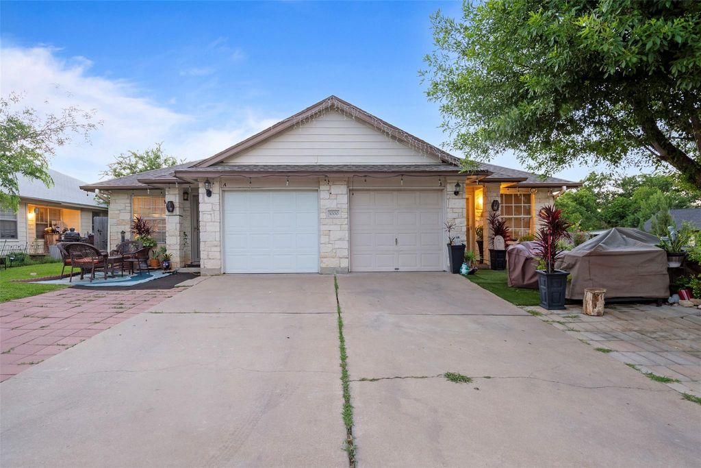 1000 CHRISTOPHER DR B, Round Rock, TX 78681