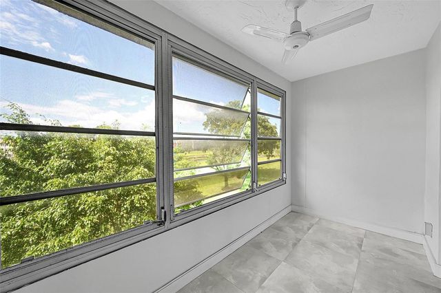 9761 Sunrise Lakes Boulevard 301, Sunrise, FL 33322