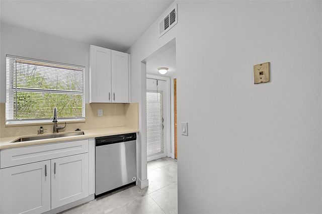 9761 Sunrise Lakes Boulevard 301, Sunrise, FL 33322
