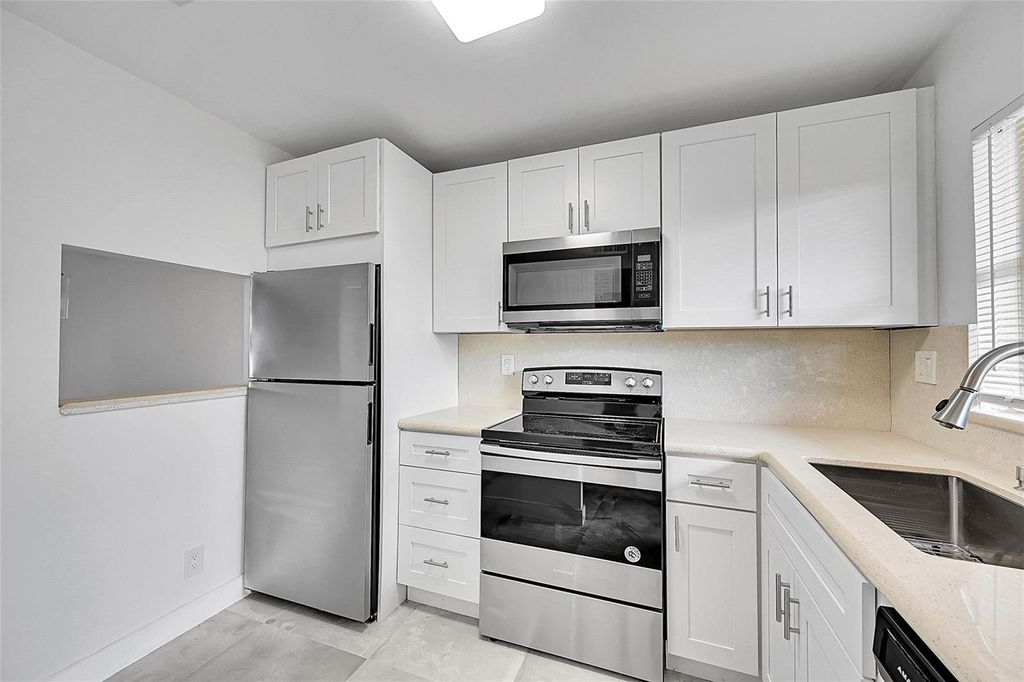 9761 Sunrise Lakes Boulevard 301, Sunrise, FL 33322