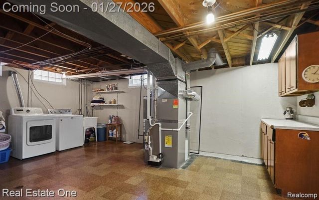 6900 Crestwood Street, Dearborn Heights, MI 48127