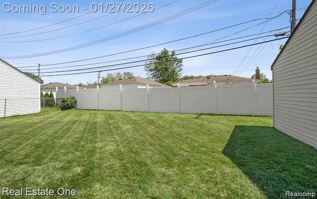 6900 Crestwood Street, Dearborn Heights, MI 48127