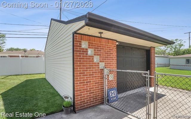 6900 Crestwood Street, Dearborn Heights, MI 48127