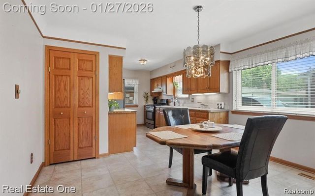 6900 Crestwood Street, Dearborn Heights, MI 48127