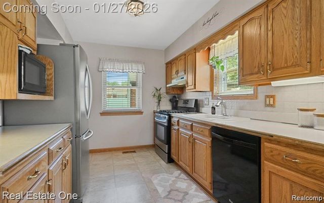 6900 Crestwood Street, Dearborn Heights, MI 48127