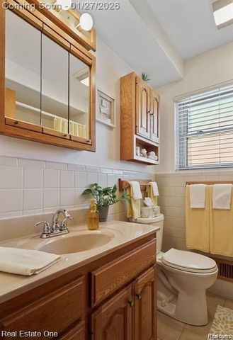 6900 Crestwood Street, Dearborn Heights, MI 48127