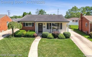 6900 Crestwood Street, Dearborn Heights, MI 48127