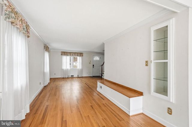 26 MAPLEWOOD AVE, Carneys Point, NJ 08069